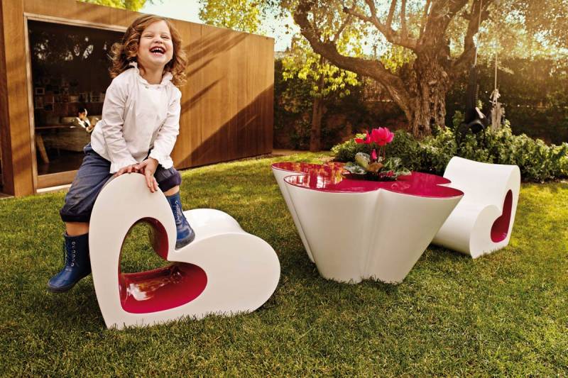 chaise de jardin design pour enfant, originale, en forme de coeur, Aubagne
