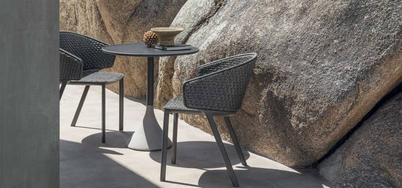 chaise de jardin design empilable, PLUVIA, par la marque italienne haut de gamme ETHIMO, La Ciotat