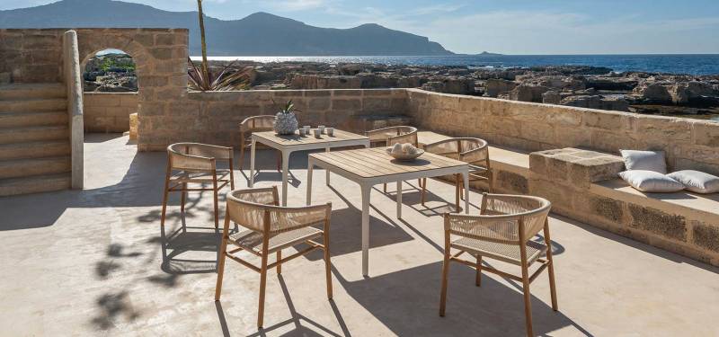 Chaises de jardin KILT et tables d'extérieur PLAY, haut de gamme, par la marque italienne Ethimo, Château-Gombert