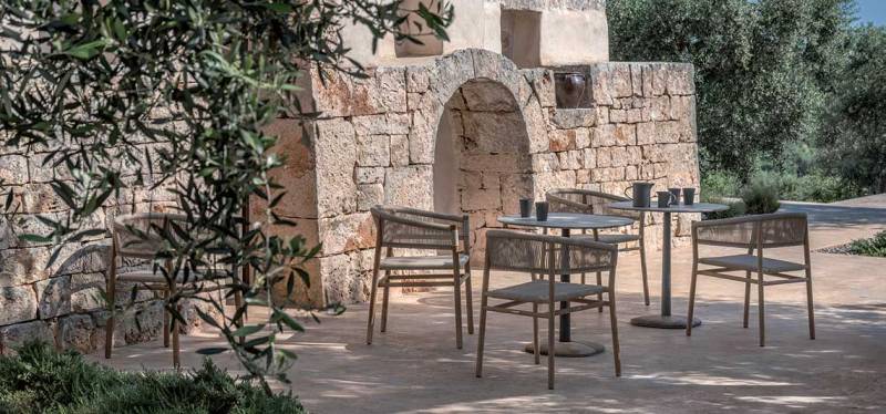 chaise design d'extérieur en teck et corde tressée, haut de gamme, Aix-en-Provence