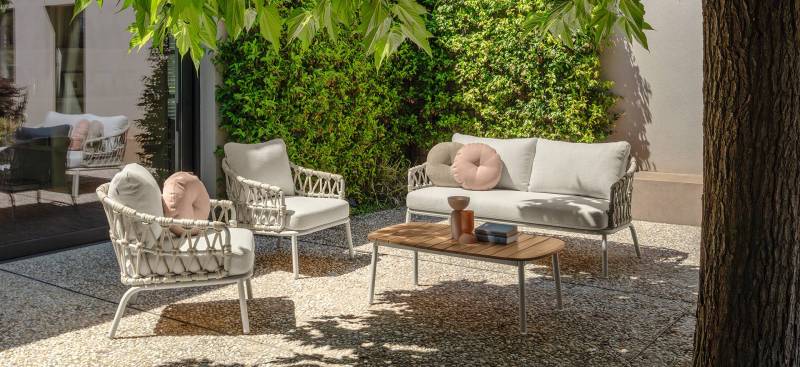 Ensemble canapé fauteuils et table basse en aluminium et cordes tressées à Marseille