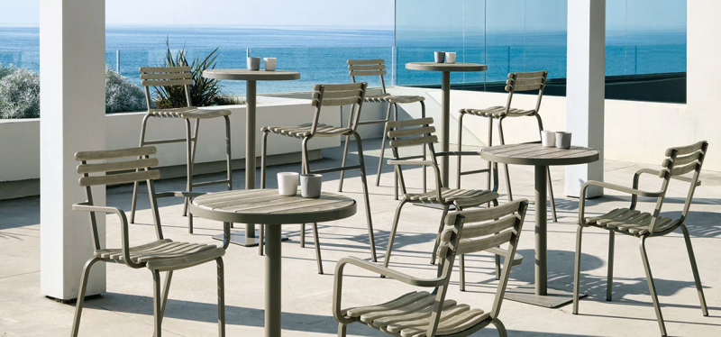 Tables de jardin, de bar, en teck, collection LAREN, par la marque italienne haut de gamme Ethimo, Marseille