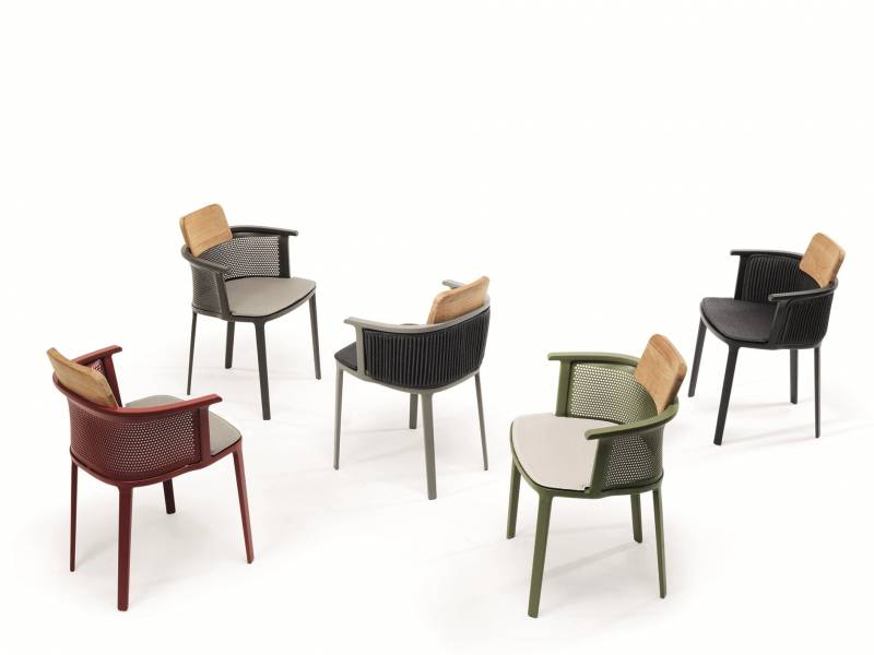 chaises design de jardin, d'extérieur, avec accoudoirs et empilables, dessinées par Patrick Norguet pour la marque haut de gamme ETHIMO - Marseille
