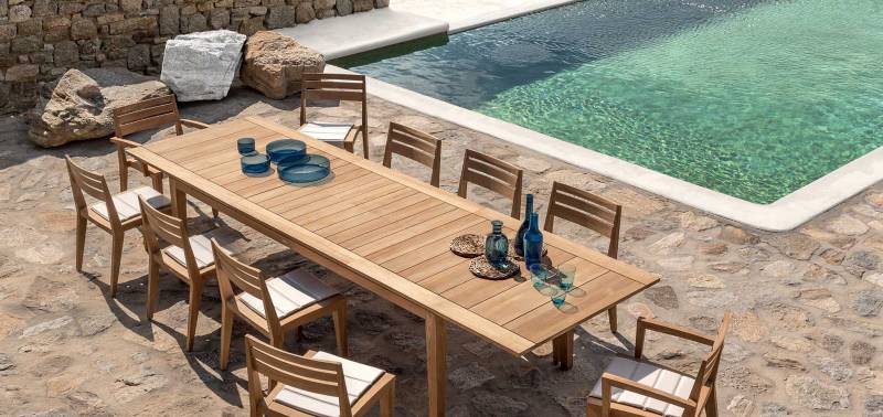Table de jardin extensible et chaises d'extérieur en bois teck de qualité, Collection RIBOT par Ethimo, Marseille