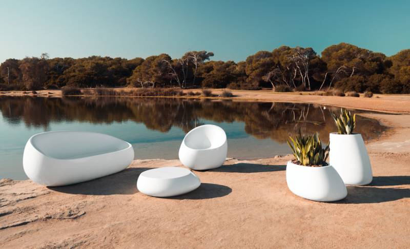 salon de jardin design contemporain, aux formes arrondies, collection STONE, par le fabricant espagnol VONDOM, Marseille