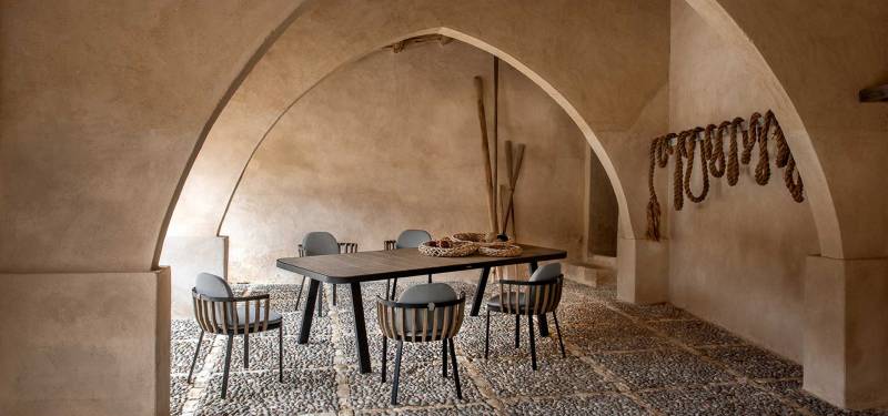 table de jardin design, rectangulaire, en teck et aluminium, collection SWING, par le fabricant italien ETHIMO, Marseille