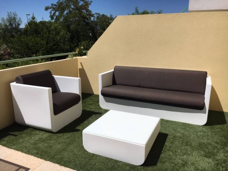 Élégance en extérieur : Un aménagement exceptionnel avec la gamme ULM de Vondom dans les Bouches-du-Rhône