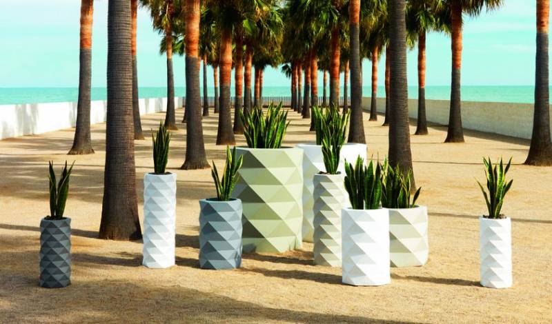 Pots design, collection Marquis, dessinés par José Manuel FERRERO pour VONDOM - Marseille