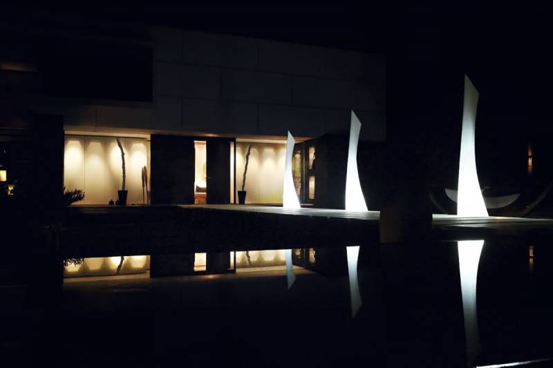 Lampe LED d'extérieur design, collection WING, dessinée par A-Cero pour le fabricant haut de gamme VONDOM - Marseille