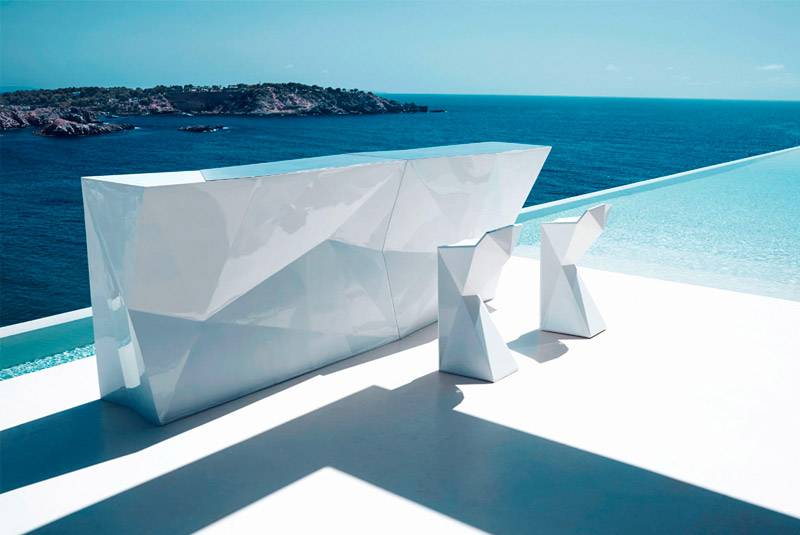 Bar design modulable FAZ - finition laqué blanc - dessiné par Ramon Estève pour la marque Vondom - Marseille