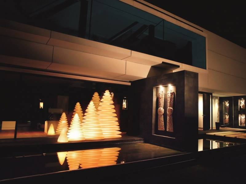 sapin lumineux design pour l'extérieur ou l'intérieur, lampe LED, CHRISMY, dessiné par Teresa Sapey pour le fabricant espagnol VONDOM - Marseille