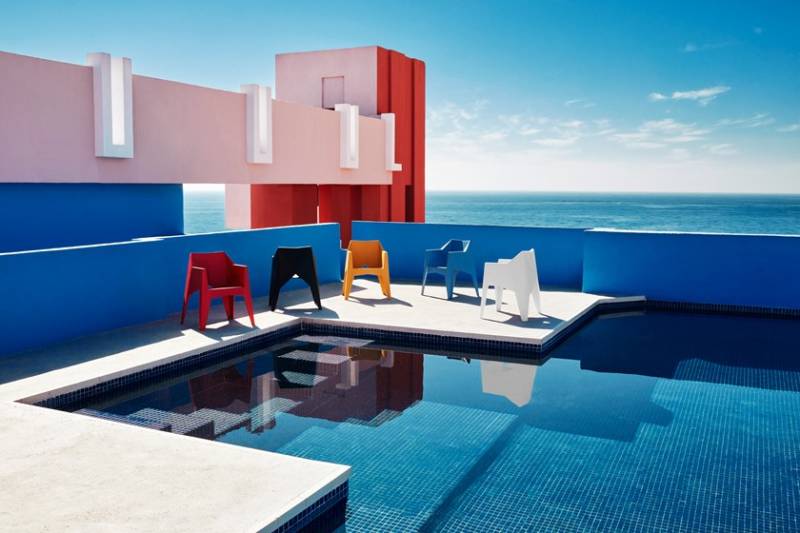 chaise de jardin design, en plastique, empilable, avec accoudoirs, Aubagne