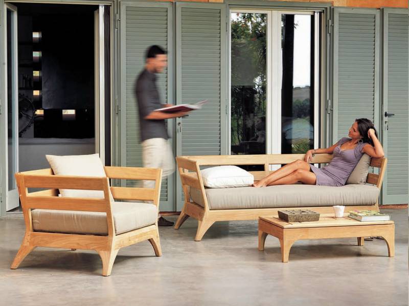 salon de jardin design en teck, collection VILLAGE, par le fabricant italien haut de gamme ETHIMO, Aubagne