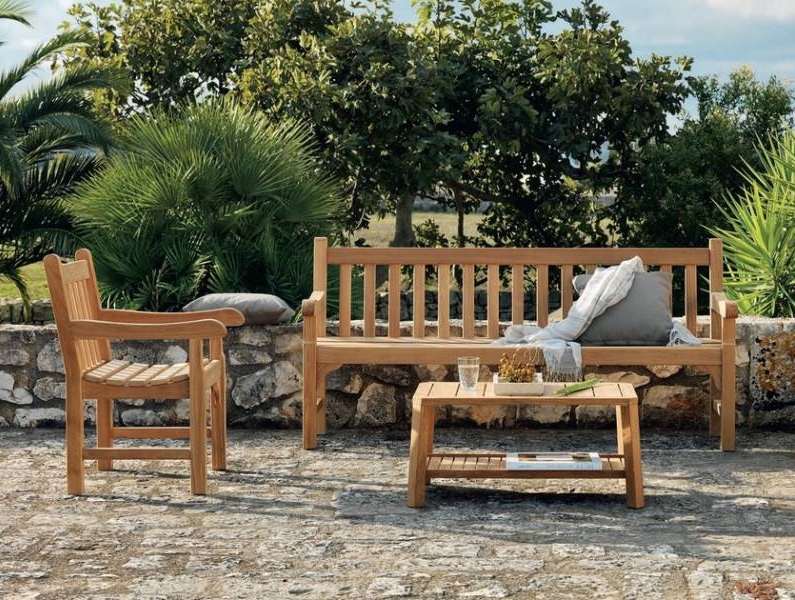 Banc de jardin et fauteuil avec accoudoirs, en teck naturel, collection NOTTING HILL, par la marque ETHIMO, Cassis