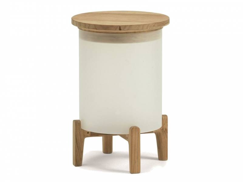 Lampe de sol design à LED, en teck naturel et diffuseur en plexiglass, pour votre extérieur, SHAKE, par le fabricant italien ETHIMO, Marseille