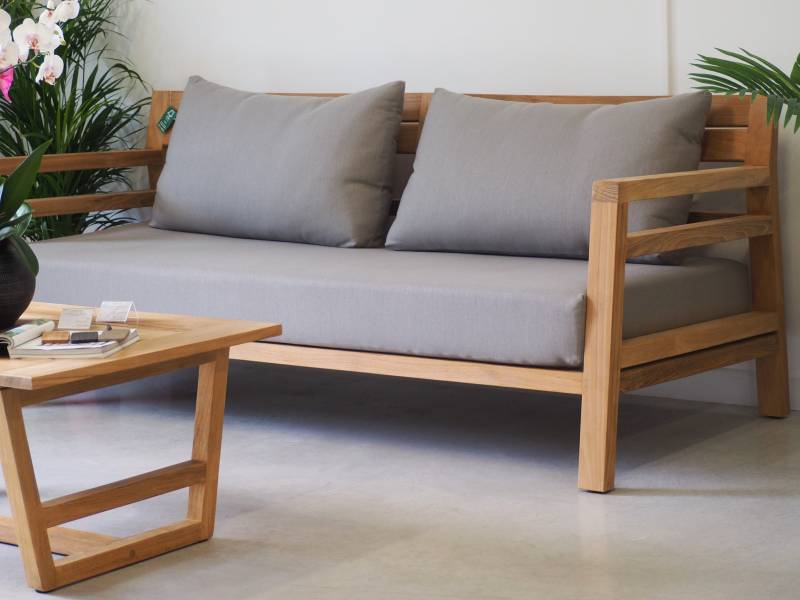 Salon de jardin, avec canapé et table basse en teck naturel de qualité, Collection COSTES par le fabricant italien haut de gamme Ethimo, par 13 Outdoor Marseille