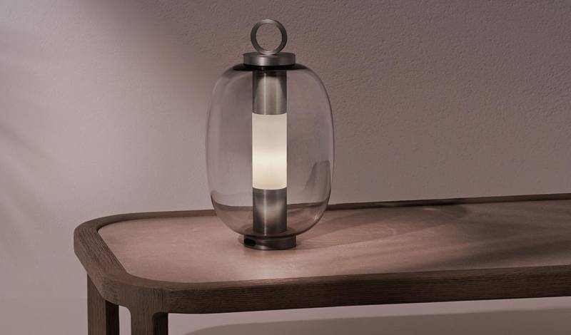 Lampe LED portable et rechargeable d'extérieur, Collection LUCERNA par la marque haut de gamme ETHIMO, Aix-en-Provence