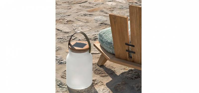 lampe de table d'extérieur solaire originale MILK, par la marque italienne haut de gamme Ethimo, Marseille