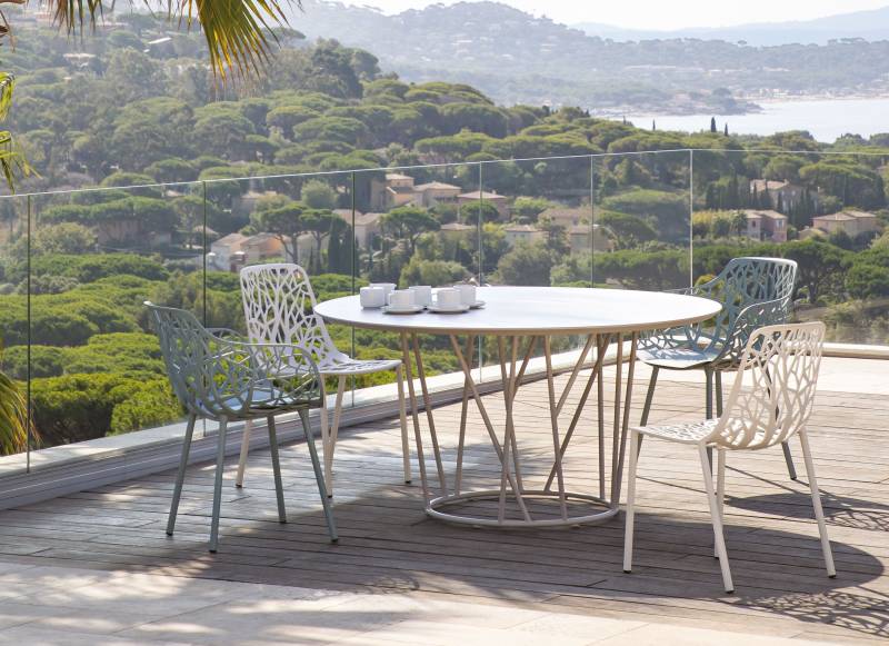 Table de jardin ronde originale en aluminium, par la marque italienne haut de gamme Fast Spa, Marseille