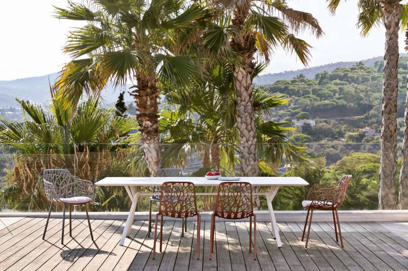 Table de jardin design en aluminium verni, Collection RADICE QUADRA, par la marque italienne haut de gamme Fast Spa, Marseille