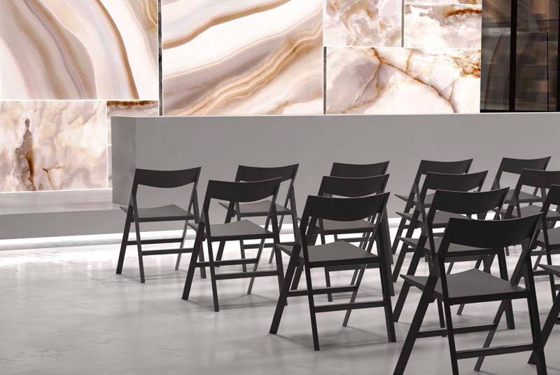 chaise de jardin pliante, design contemporain, en plastique résistant, Aix-en-Provence